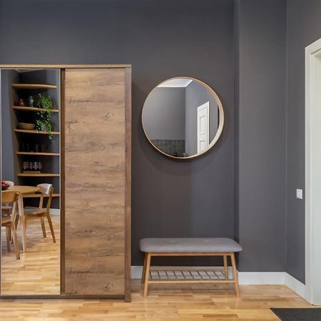 Romantic And Spacious Apartment In Riga Old Town Exterior photo