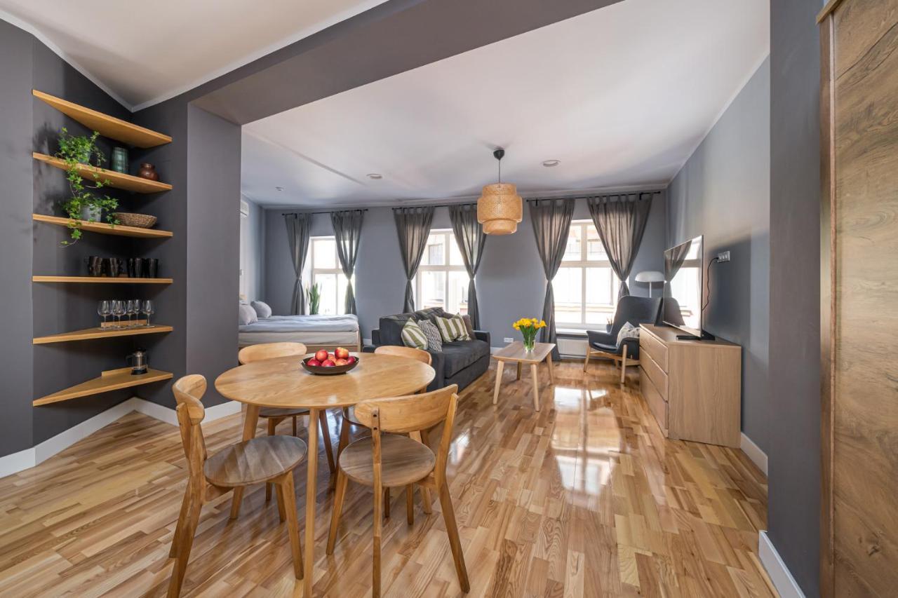 Romantic And Spacious Apartment In Riga Old Town Exterior photo
