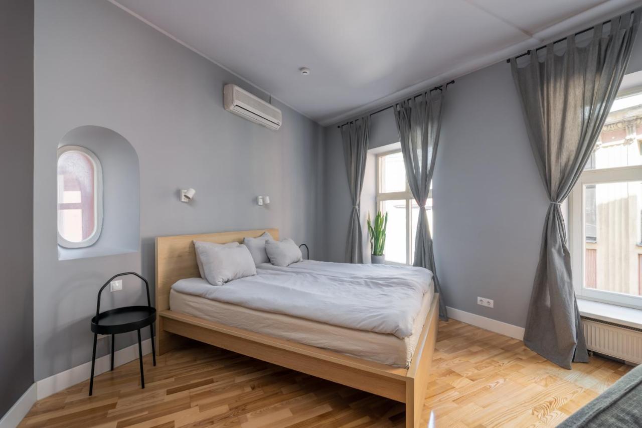 Romantic And Spacious Apartment In Riga Old Town Exterior photo