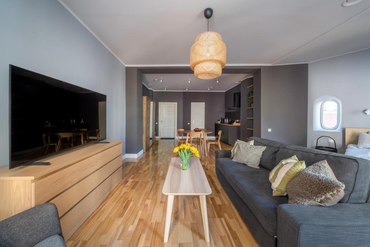 Romantic And Spacious Apartment In Riga Old Town Exterior photo